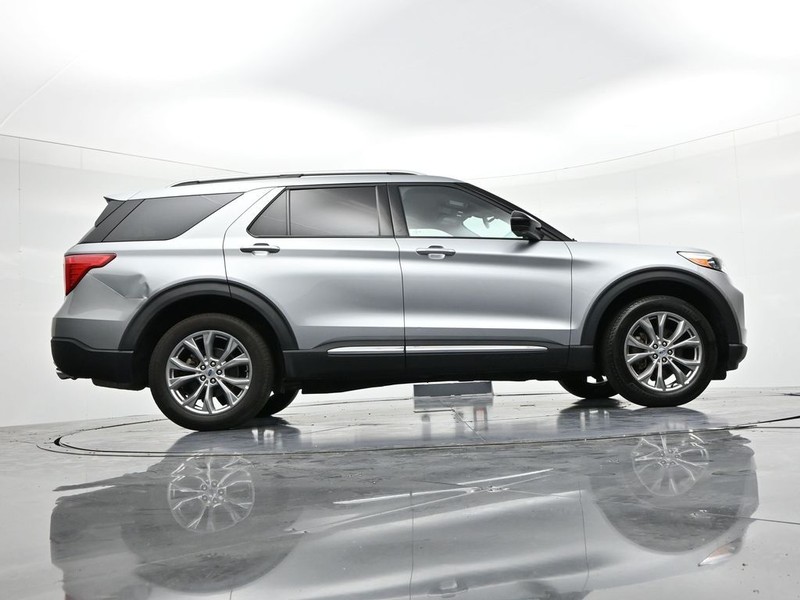 Ford Explorer Vehicle Full-screen Gallery Image 24