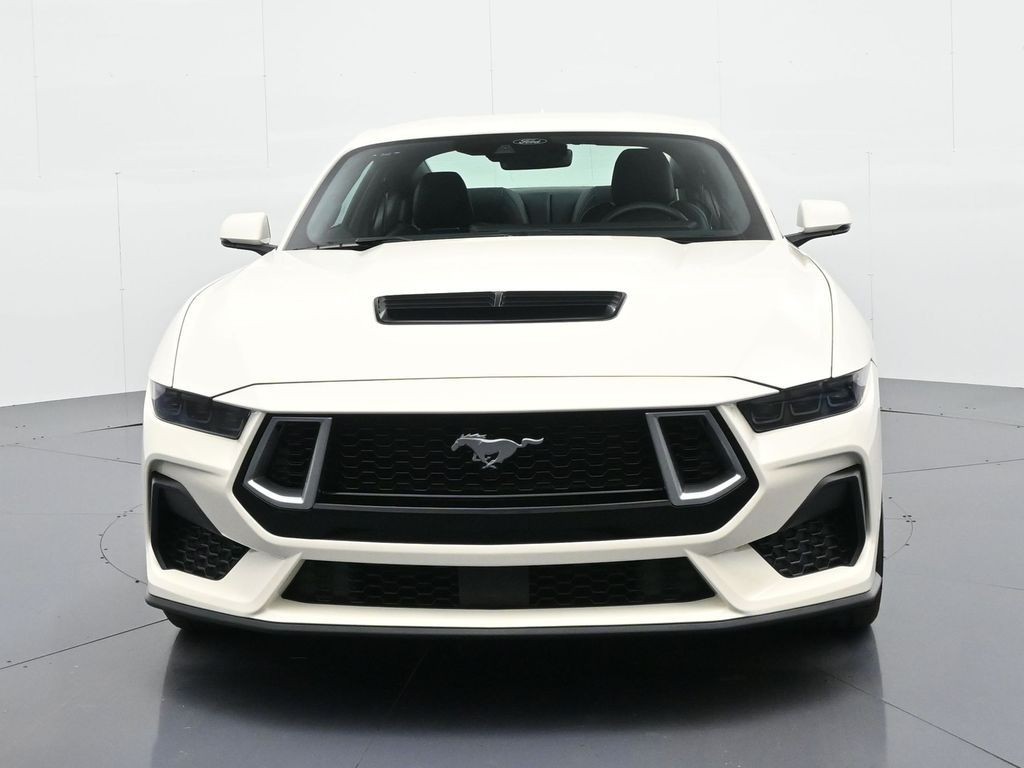 Ford Mustang Vehicle Full-screen Gallery Image 3