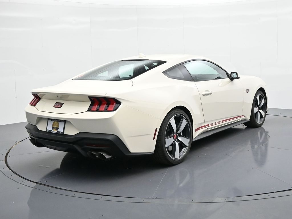 Ford Mustang Vehicle Full-screen Gallery Image 6