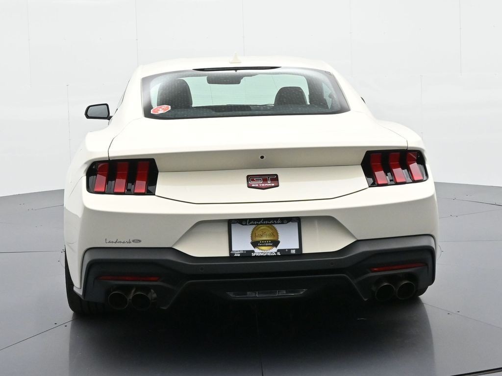 Ford Mustang Vehicle Full-screen Gallery Image 7
