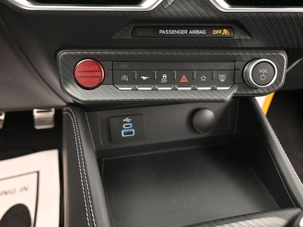 Ford Mustang Vehicle Full-screen Gallery Image 11