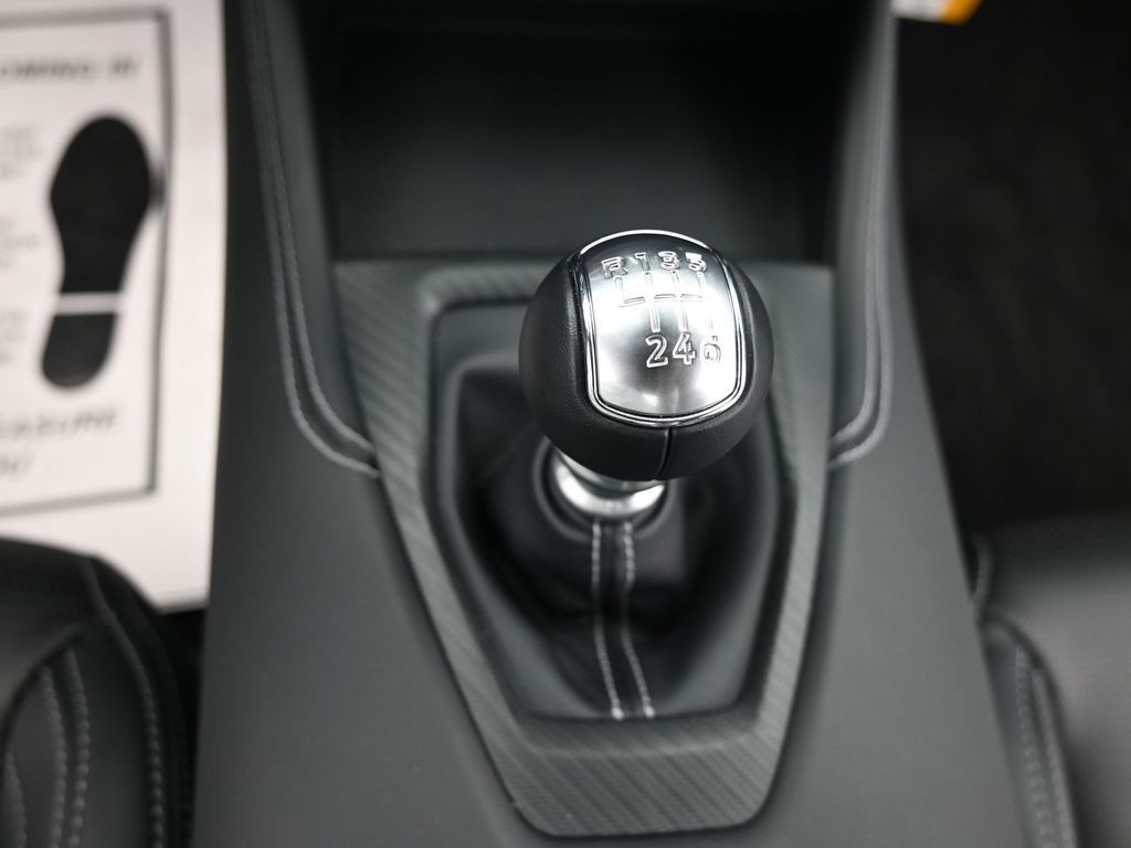 Ford Mustang Vehicle Full-screen Gallery Image 13