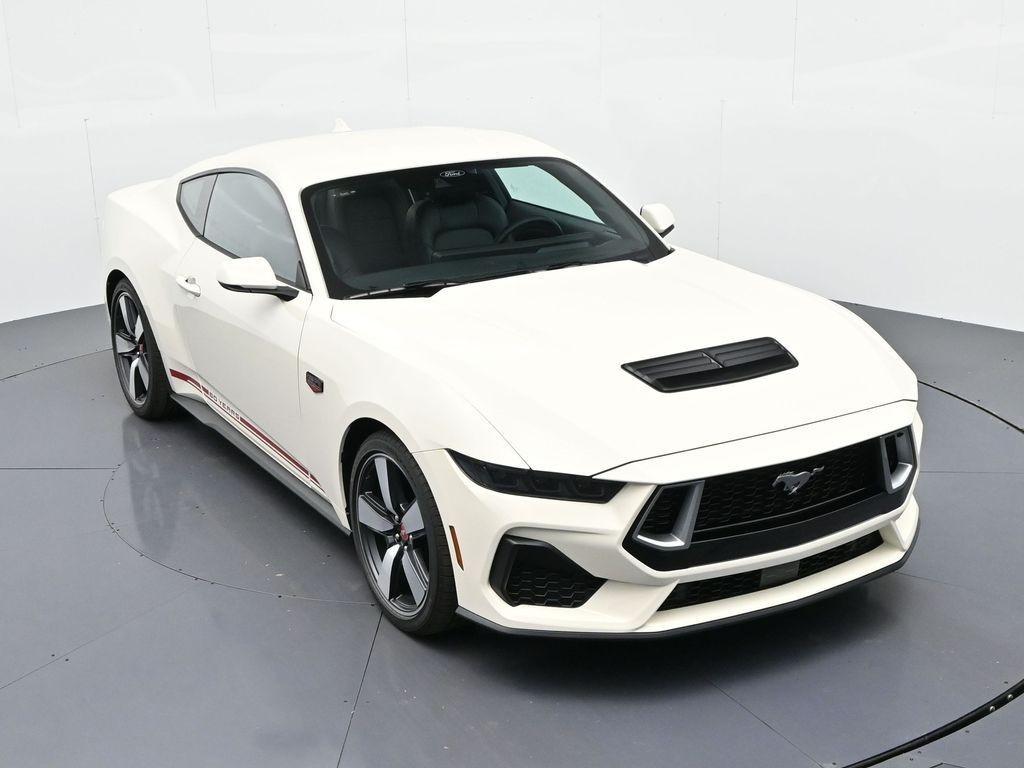 Ford Mustang Vehicle Full-screen Gallery Image 18