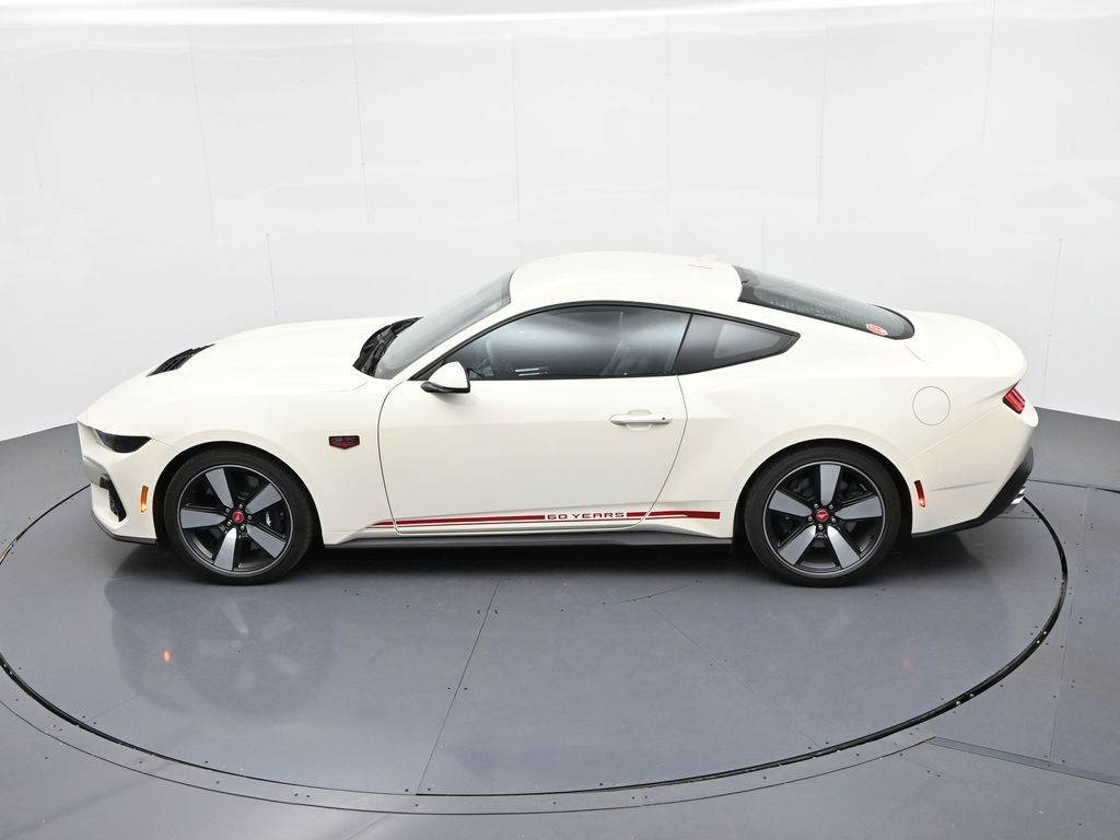 Ford Mustang Vehicle Full-screen Gallery Image 21