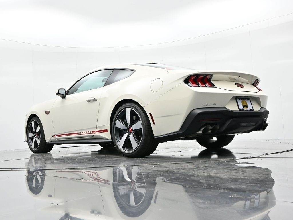 Ford Mustang Vehicle Full-screen Gallery Image 22