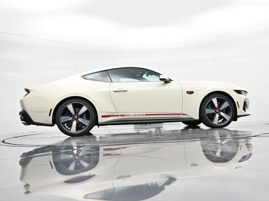 Ford Mustang Vehicle Full-screen Gallery Image 25