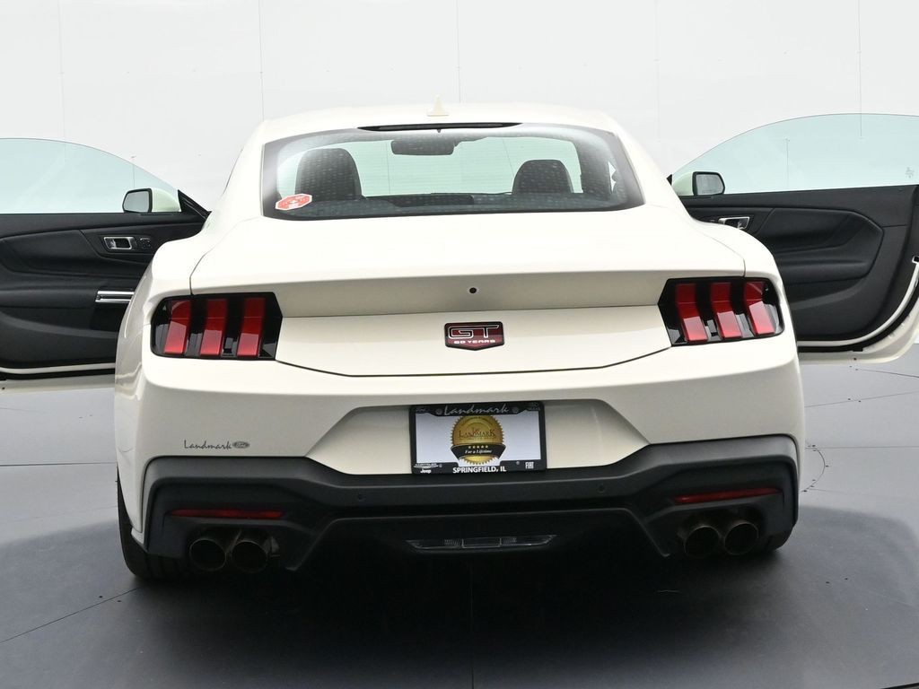 Ford Mustang Vehicle Full-screen Gallery Image 29