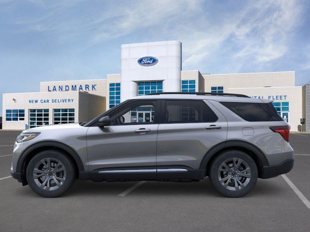 Ford Explorer Vehicle Full-screen Gallery Image 3