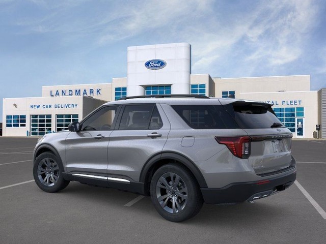 Ford Explorer Vehicle Full-screen Gallery Image 4
