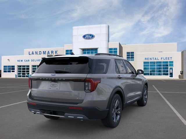 Ford Explorer Vehicle Full-screen Gallery Image 8
