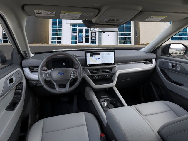Ford Explorer Vehicle Full-screen Gallery Image 9