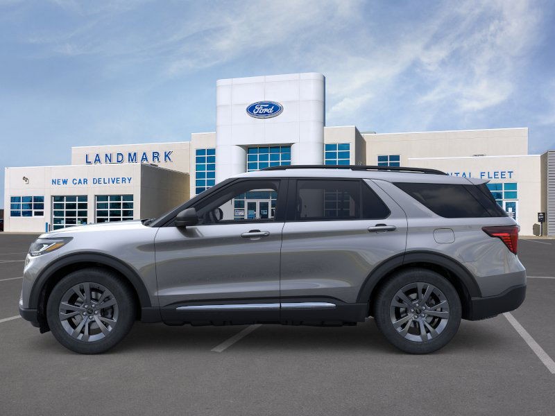 Ford Explorer Vehicle Full-screen Gallery Image 3