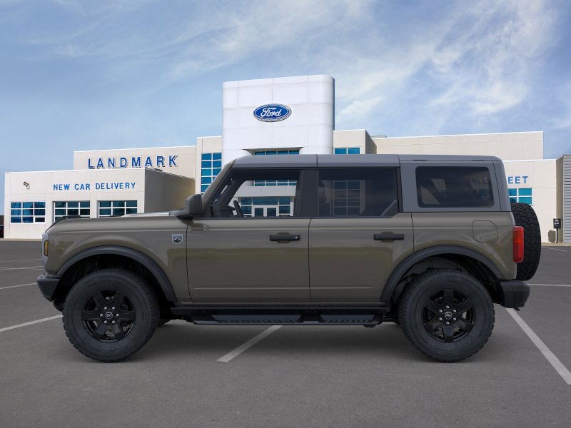 Ford Bronco Vehicle Full-screen Gallery Image 3