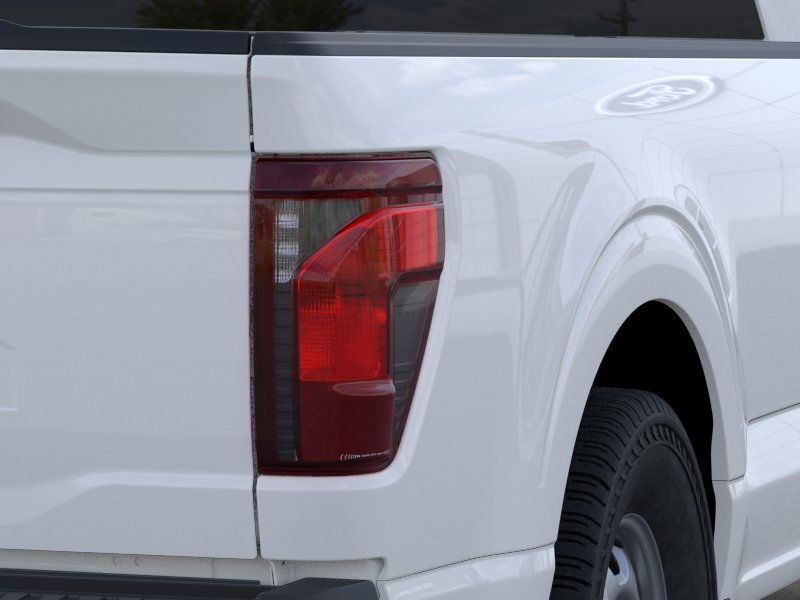 Ford F-150 Vehicle Full-screen Gallery Image 21
