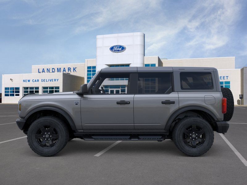 Ford Bronco Vehicle Full-screen Gallery Image 3