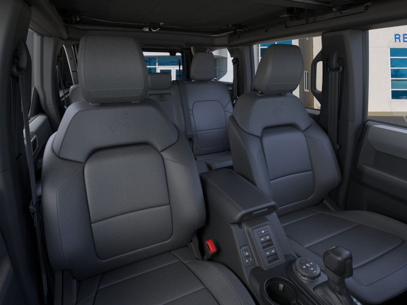 Ford Bronco Vehicle Full-screen Gallery Image 10