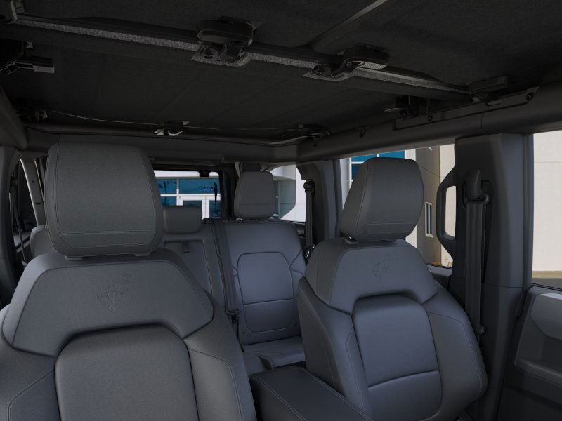 Ford Bronco Vehicle Full-screen Gallery Image 12