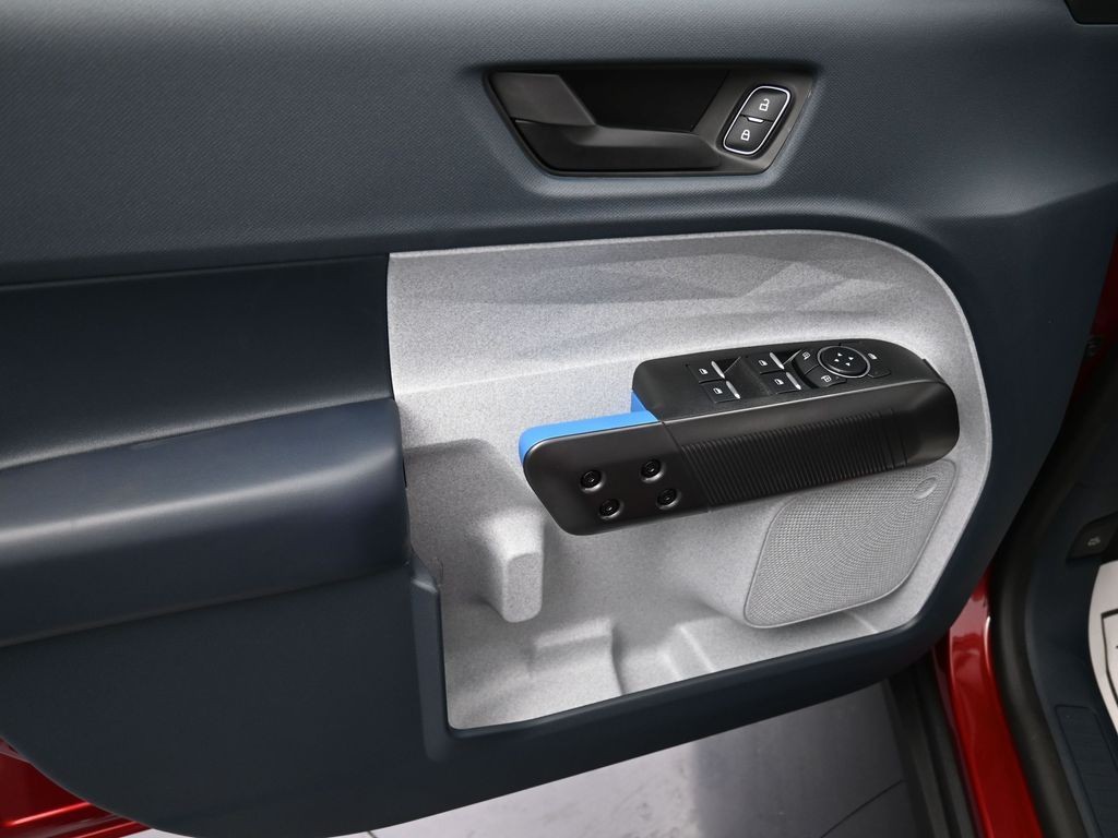 Ford Maverick Vehicle Full-screen Gallery Image 11