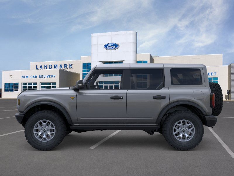 Ford Bronco Vehicle Full-screen Gallery Image 3