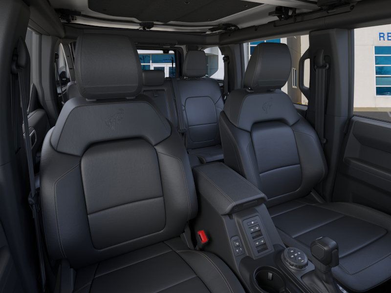 Ford Bronco Vehicle Full-screen Gallery Image 10