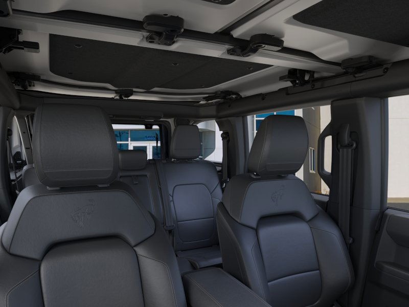 Ford Bronco Vehicle Full-screen Gallery Image 12