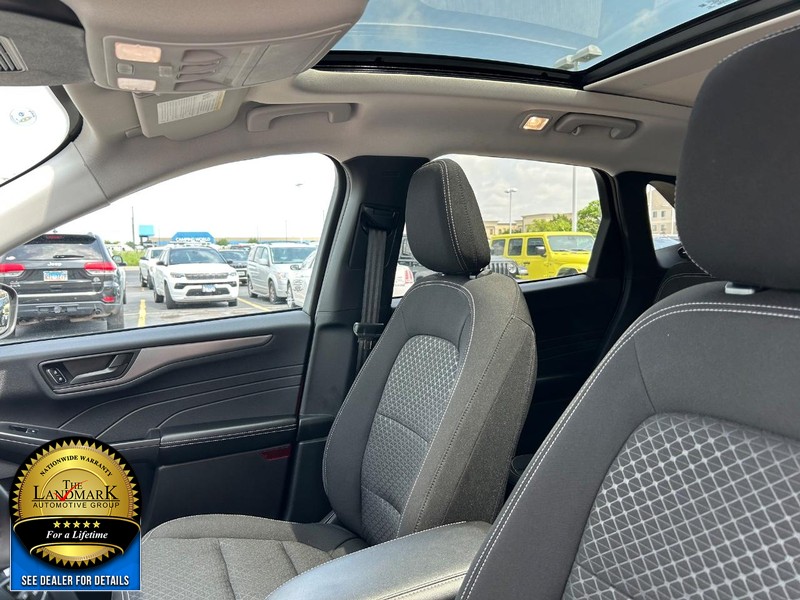 Ford Escape Vehicle Full-screen Gallery Image 9