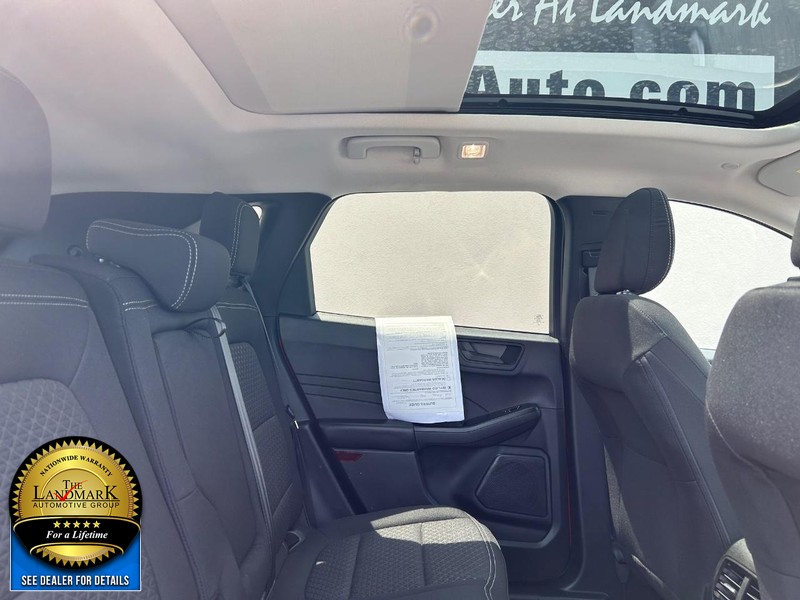 Ford Escape Vehicle Full-screen Gallery Image 16