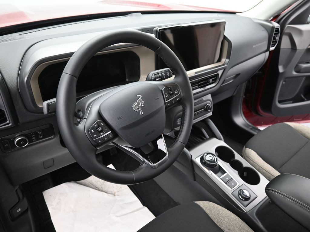 Ford Bronco Sport Vehicle Full-screen Gallery Image 17