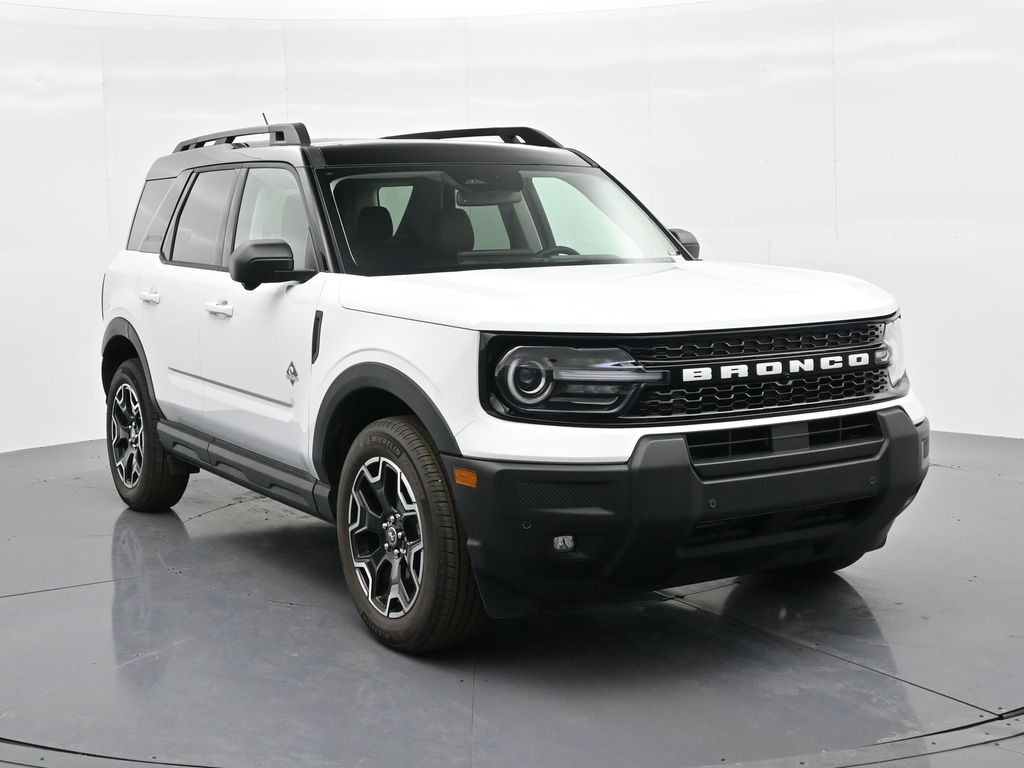 Ford Bronco Sport Vehicle Full-screen Gallery Image 4