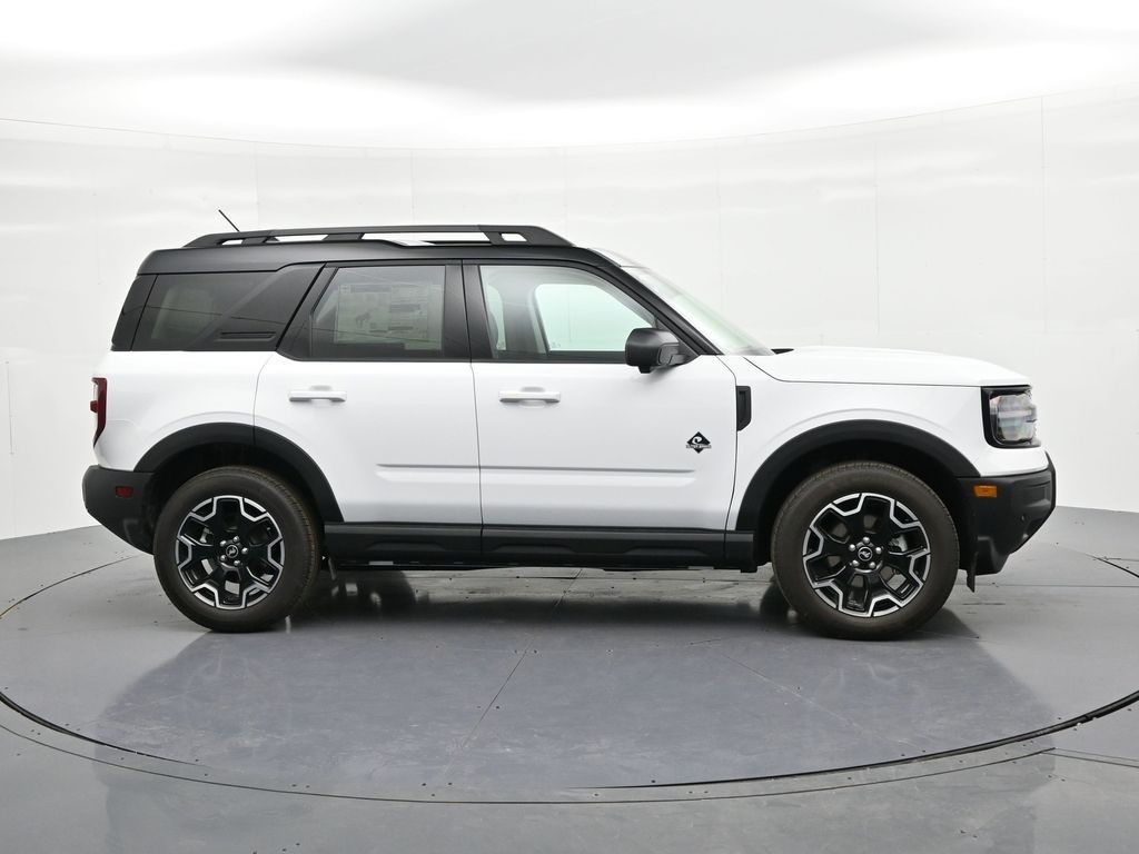 Ford Bronco Sport Vehicle Full-screen Gallery Image 5