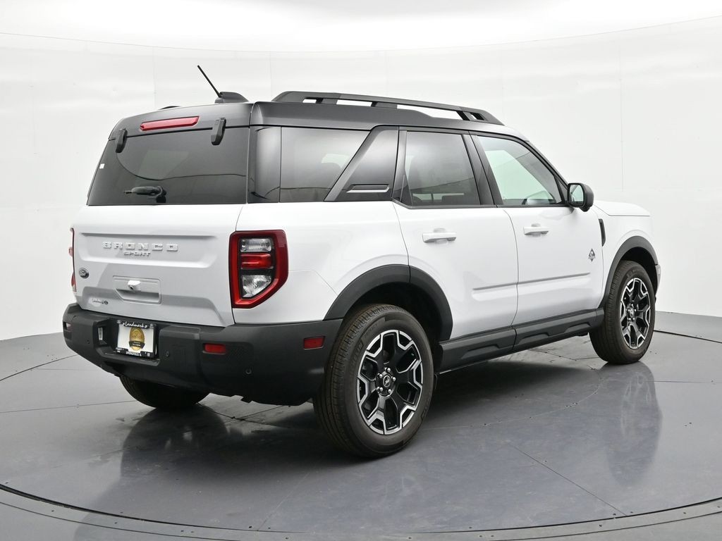 Ford Bronco Sport Vehicle Full-screen Gallery Image 6