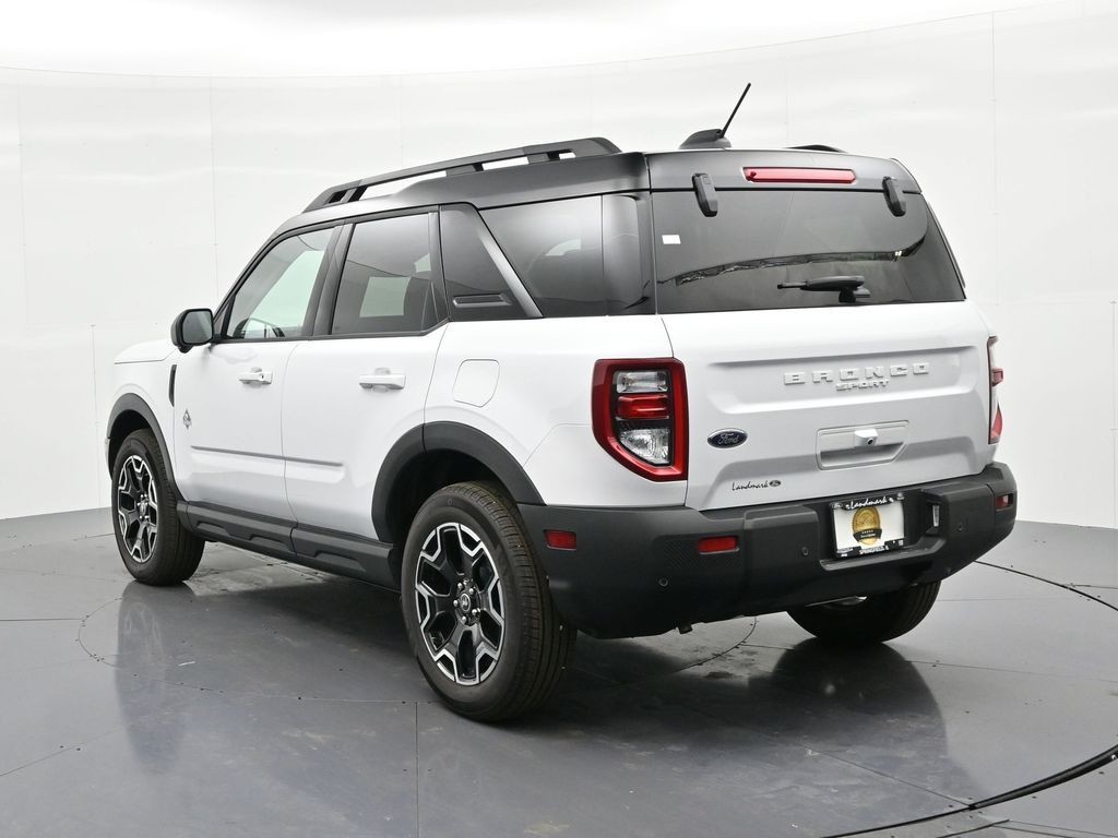 Ford Bronco Sport Vehicle Full-screen Gallery Image 8