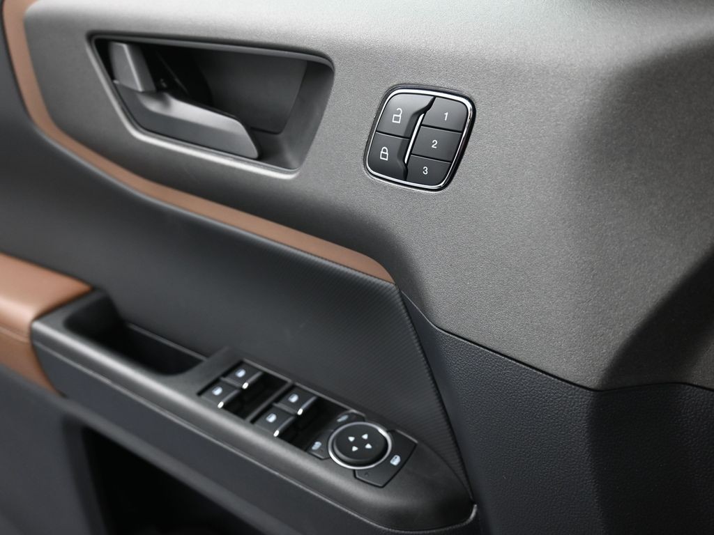 Ford Bronco Sport Vehicle Full-screen Gallery Image 15