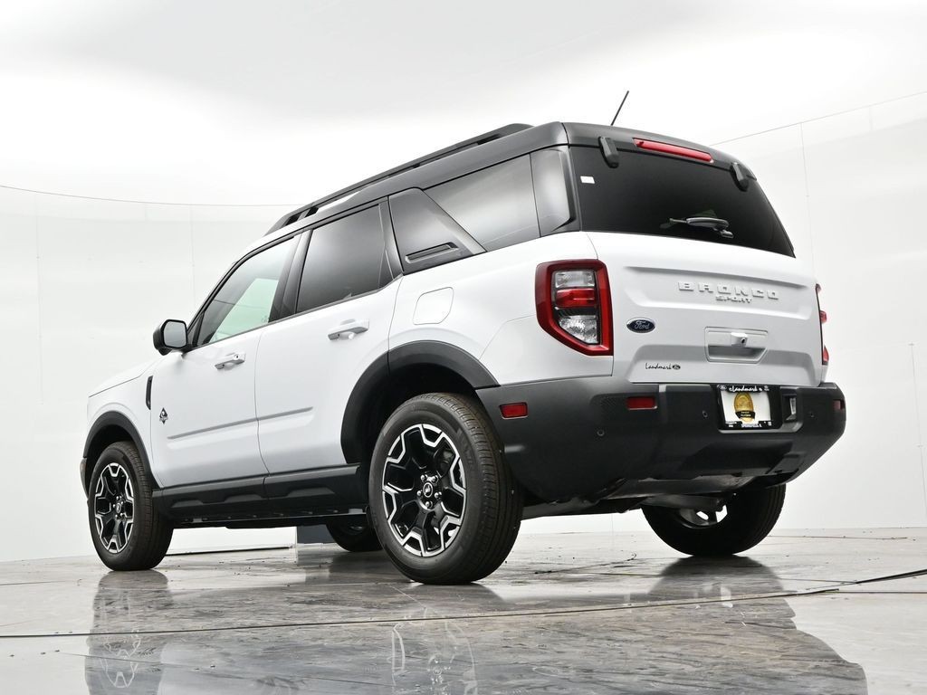 Ford Bronco Sport Vehicle Full-screen Gallery Image 21