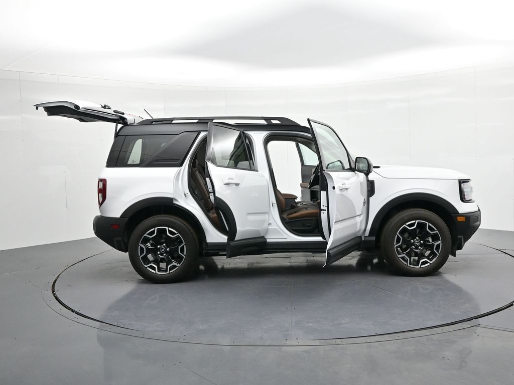 Ford Bronco Sport Vehicle Full-screen Gallery Image 25