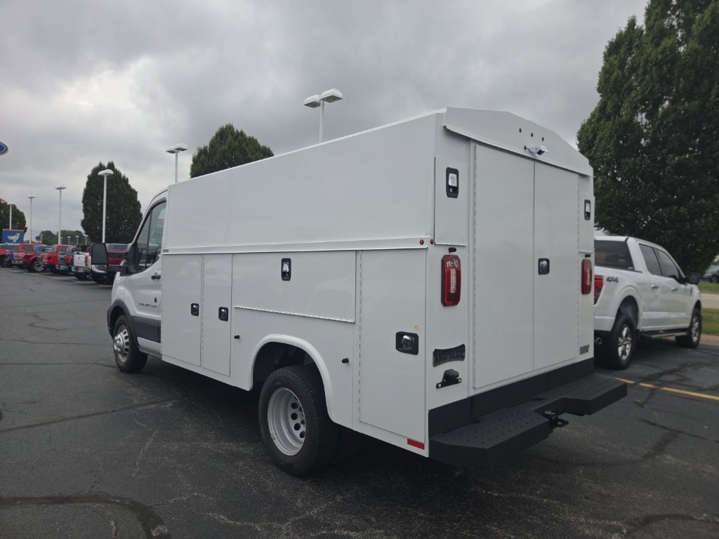 Ford Transit Cutaway Vehicle Full-screen Gallery Image 5