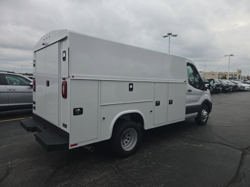 Ford Transit Cutaway Vehicle Full-screen Gallery Image 7