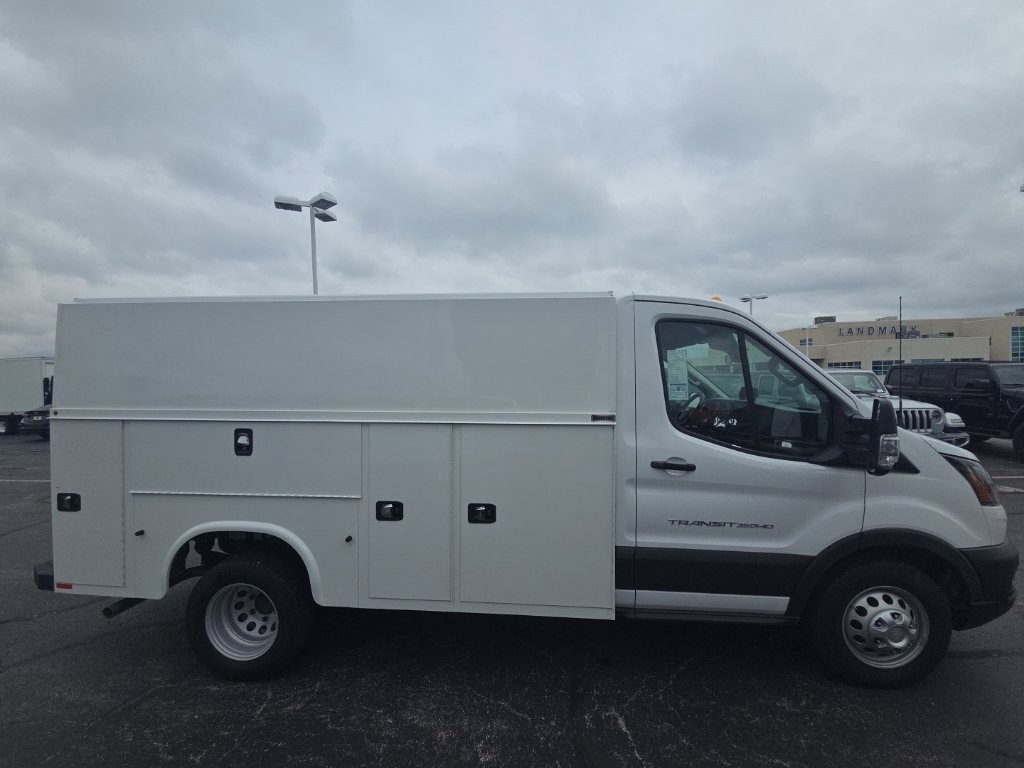 Ford Transit Cutaway Vehicle Full-screen Gallery Image 8