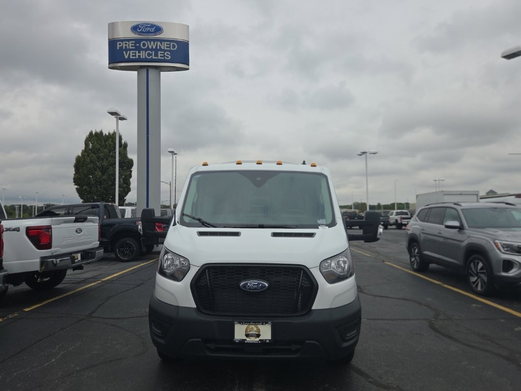 Ford Transit Cutaway Vehicle Full-screen Gallery Image 9