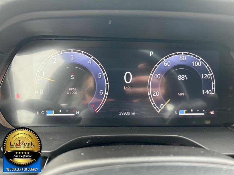 Jeep Grand Cherokee L Vehicle Full-screen Gallery Image 12