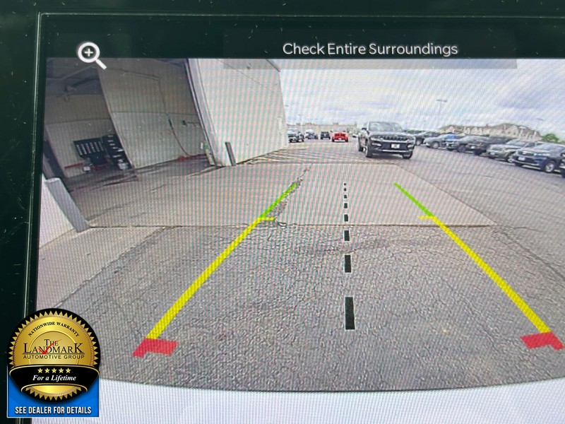 Jeep Grand Cherokee L Vehicle Full-screen Gallery Image 13