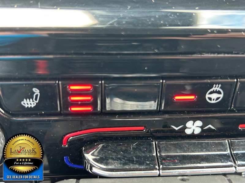 Jeep Grand Cherokee L Vehicle Full-screen Gallery Image 14