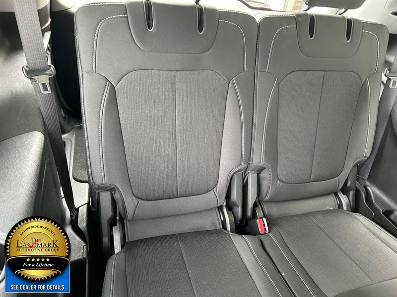 Jeep Grand Cherokee L Vehicle Full-screen Gallery Image 17