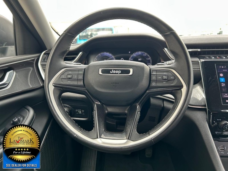 Jeep Grand Cherokee L Vehicle Full-screen Gallery Image 19