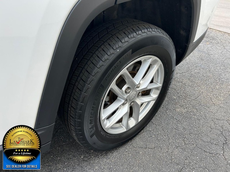 Jeep Grand Cherokee L Vehicle Full-screen Gallery Image 22