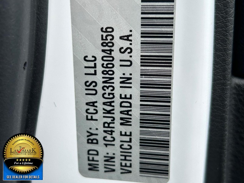 Jeep Grand Cherokee L Vehicle Full-screen Gallery Image 23