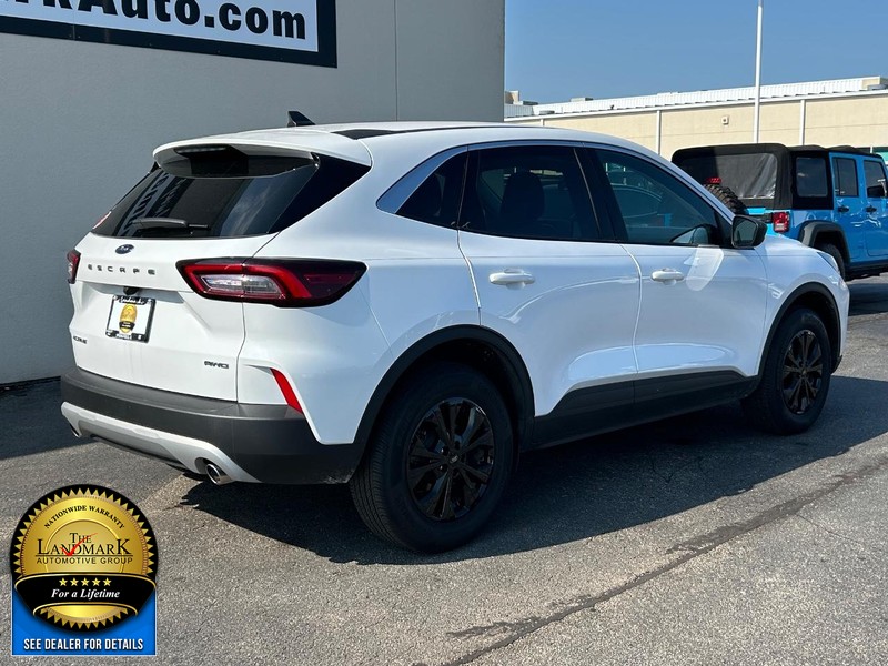 Ford Escape Vehicle Full-screen Gallery Image 3