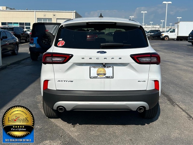 Ford Escape Vehicle Full-screen Gallery Image 7