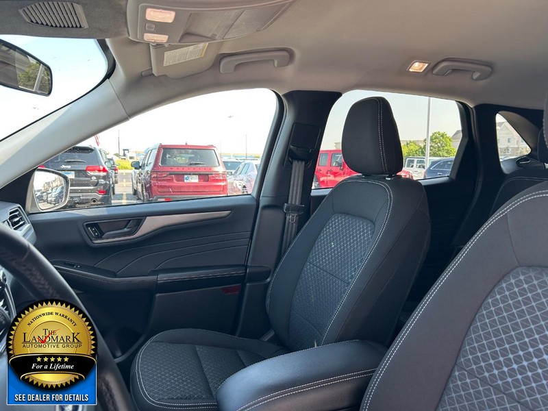 Ford Escape Vehicle Full-screen Gallery Image 9