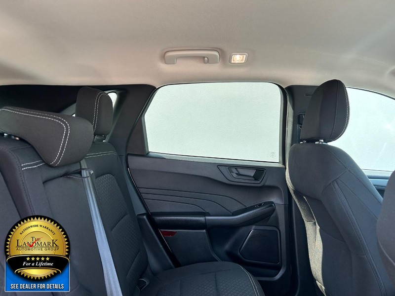 Ford Escape Vehicle Full-screen Gallery Image 15